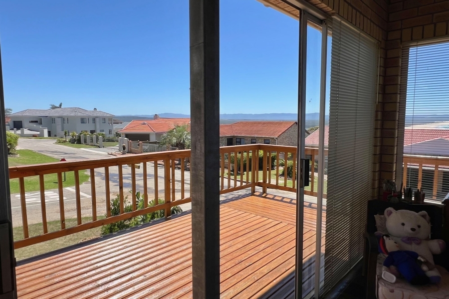 3 Bedroom Property for Sale in Wavecrest Eastern Cape